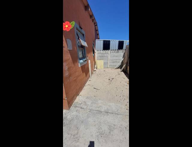 2 BEDROOM HOUSE FOR SALE IN EASTRIDGE